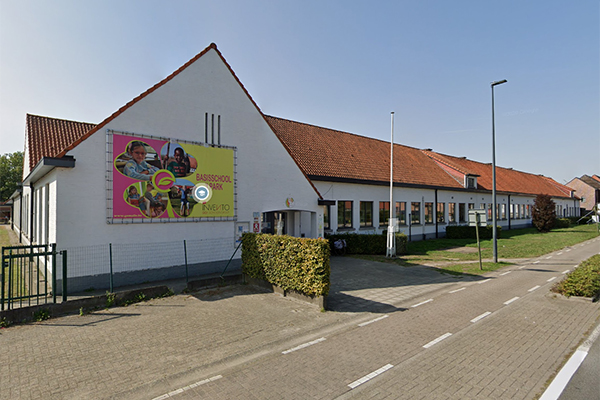 Basisschool 't Park Oostmalle in een groene omgeving