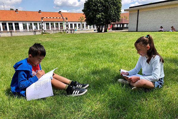 Basisschool 't Park Oostmalle in een groene omgeving